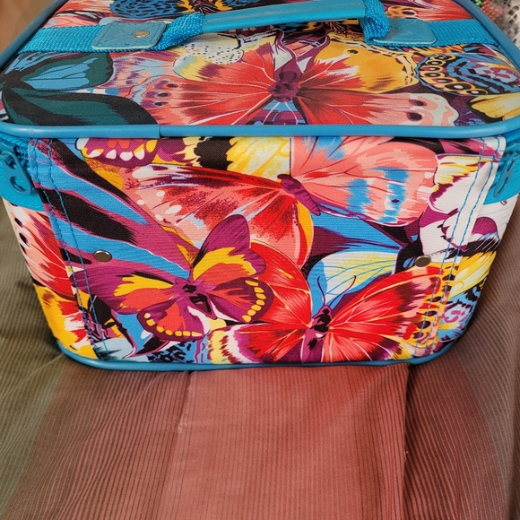 Muriells Closet Handbags - Caboodle makeup bag. Pretty butterfly theme.